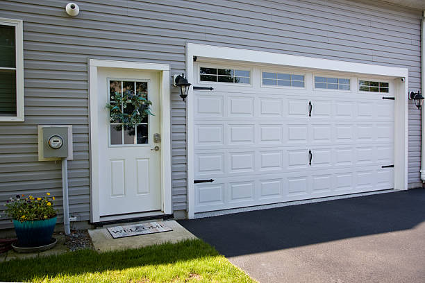 24/7 Emergency Garage Door Panel Replacement experts in Ridge, NY